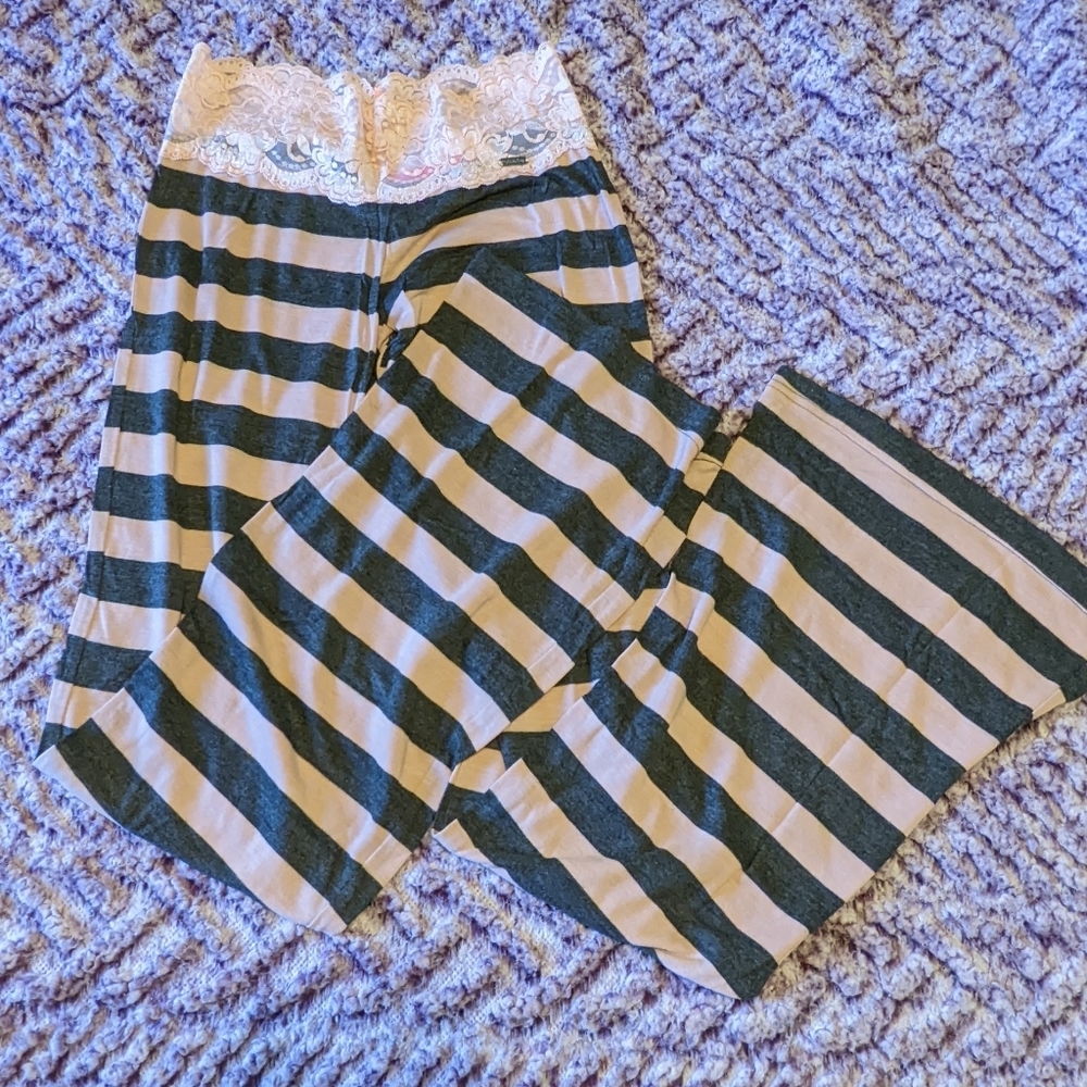 Beach Bunny Lounge Bombshell Booty Pants, XS, pink, and gray